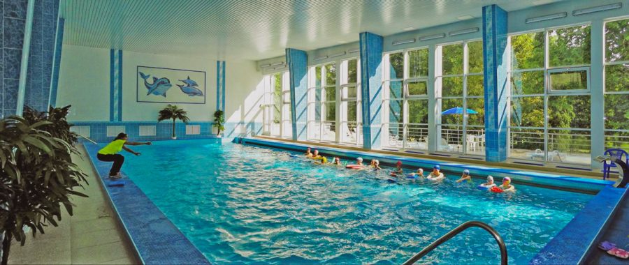 Бассейн в санатории Калинина в городе Ессентуки - фотография