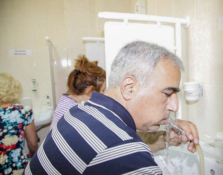 Орошение десен минеральной водой в санатории Калинина в городе Ессентуки - фотография