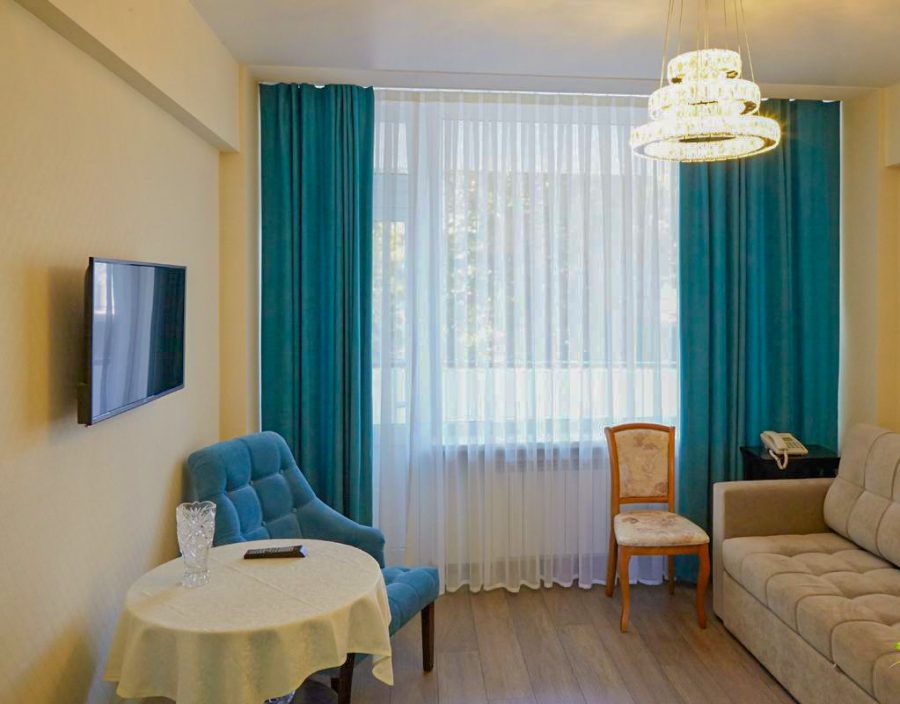 Номер «Люкс Улучшенный» в санатории Калинина в Ессентуках - фотография