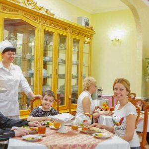 Малый обеденный зал 1 в санатории Калинина в городе Ессентуки - фотография