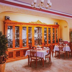 Малый обеденный зал 1 в санатории Калинина в городе Ессентуки - фотография