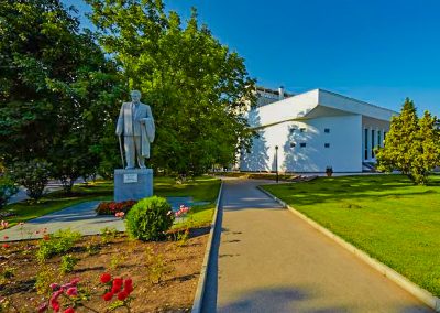 Территория в санатории Калинина в городе Ессентуки - фотография