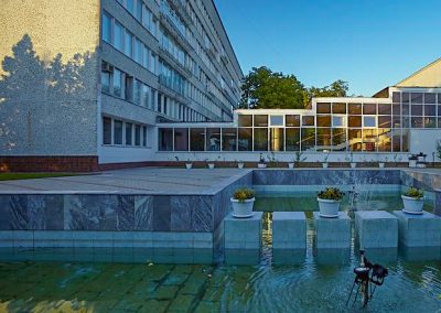 Фонтан на территории в санатории Калинина в городе Ессентуки - фотография