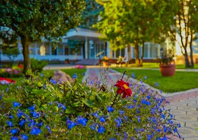 Территория в санатории Калинина в городе Ессентуки - фотография