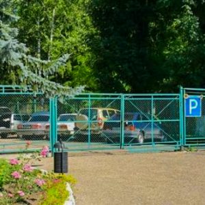 Парковка в санатории Калинина в городе Ессентуки - фотография