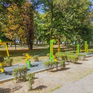 Уличные тренажеры в санатории Калинина в городе Ессентуки - фотография