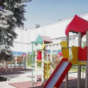 Детская площадка в санатории Калинина в городе Ессентуки - фотография