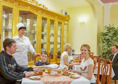 Малый обеденный зал 1 в санатории Калинина в городе Ессентуки - фотография