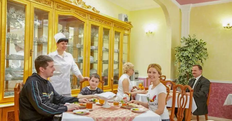 Малый обеденный зал 1 в санатории Калинина в городе Ессентуки - фотография